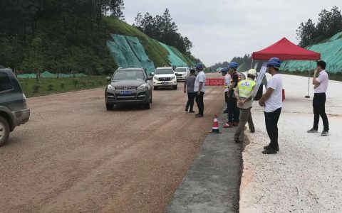 贾庙乡升级通组道路解决650名群众出行难题
