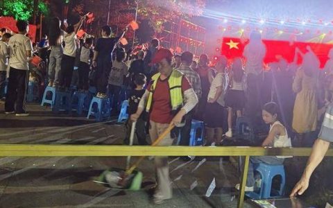 精扫细保 水陆并举 咸宁城管全力护航温泉旅游季