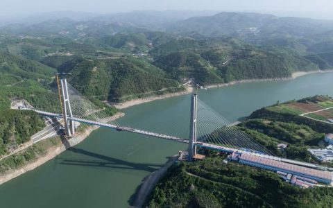 来了！来了！刚刚已到汉江特大桥
