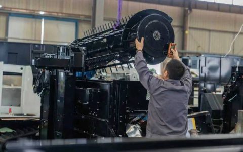 服务建成支点 院士专家在行动 | 智力引擎驱动产业升级 ——湖北凸凹模具科技股份有限公司“院士工作站”助推企业转型发展纪略