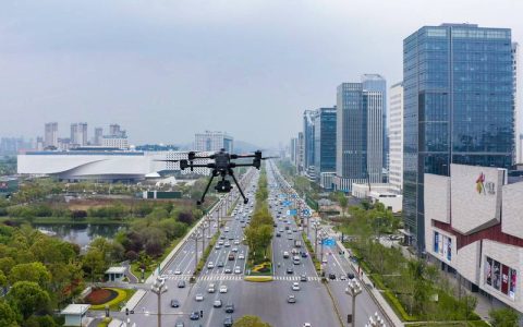 潜江：无人机撑起城市治理“空中慧眼”