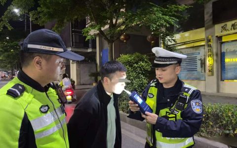 “荧光绿”，那一抹安心的底色 ——记黄石市公安局交通管理支队黄石港大队的紧急救援与日常坚守