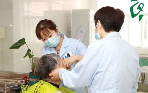 上门体检暖夕阳  医养结合护安康