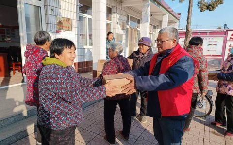 冬季敬老公益活动温暖乡村老人心