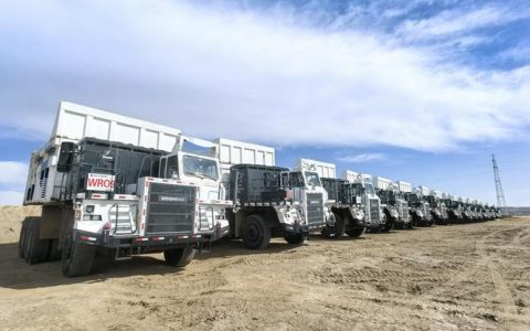 无人驾驶纯电矿卡在汉量产下线