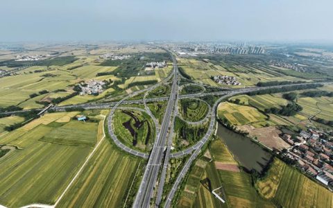 道路拓宽一倍，枢纽效能跃升，湖北高速公路迈向“八车道时代”