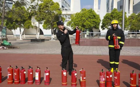 全民消防守平安 咸宁市大洲湖学校开展应急疏散演练