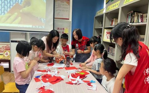 嘉鱼县鱼岳镇樱花社区：传承剪纸非遗 共建文化社区