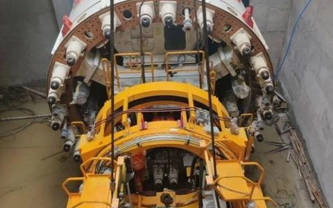 地铁11号线盾构机从汤山站出发，向汉阳高铁站掘进