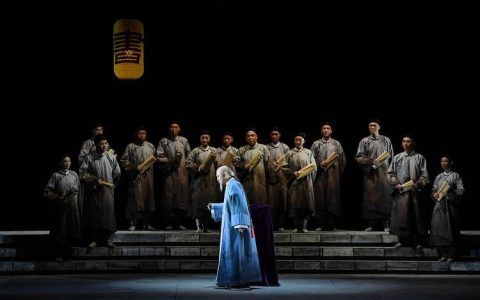 随州市组织领导干部集中观看廉政话剧《布衣省长张体学》