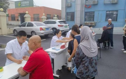 百余居民享“家门口”服务