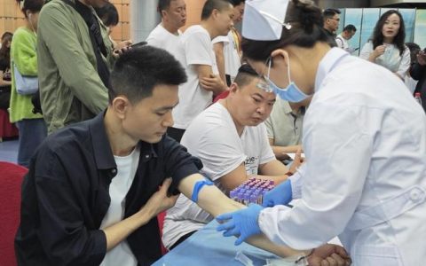 市生态环境局组织无偿献血