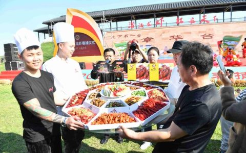 潜江龙虾学院烹饪实训课育产业人才