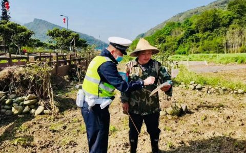 “平安”护航助农路