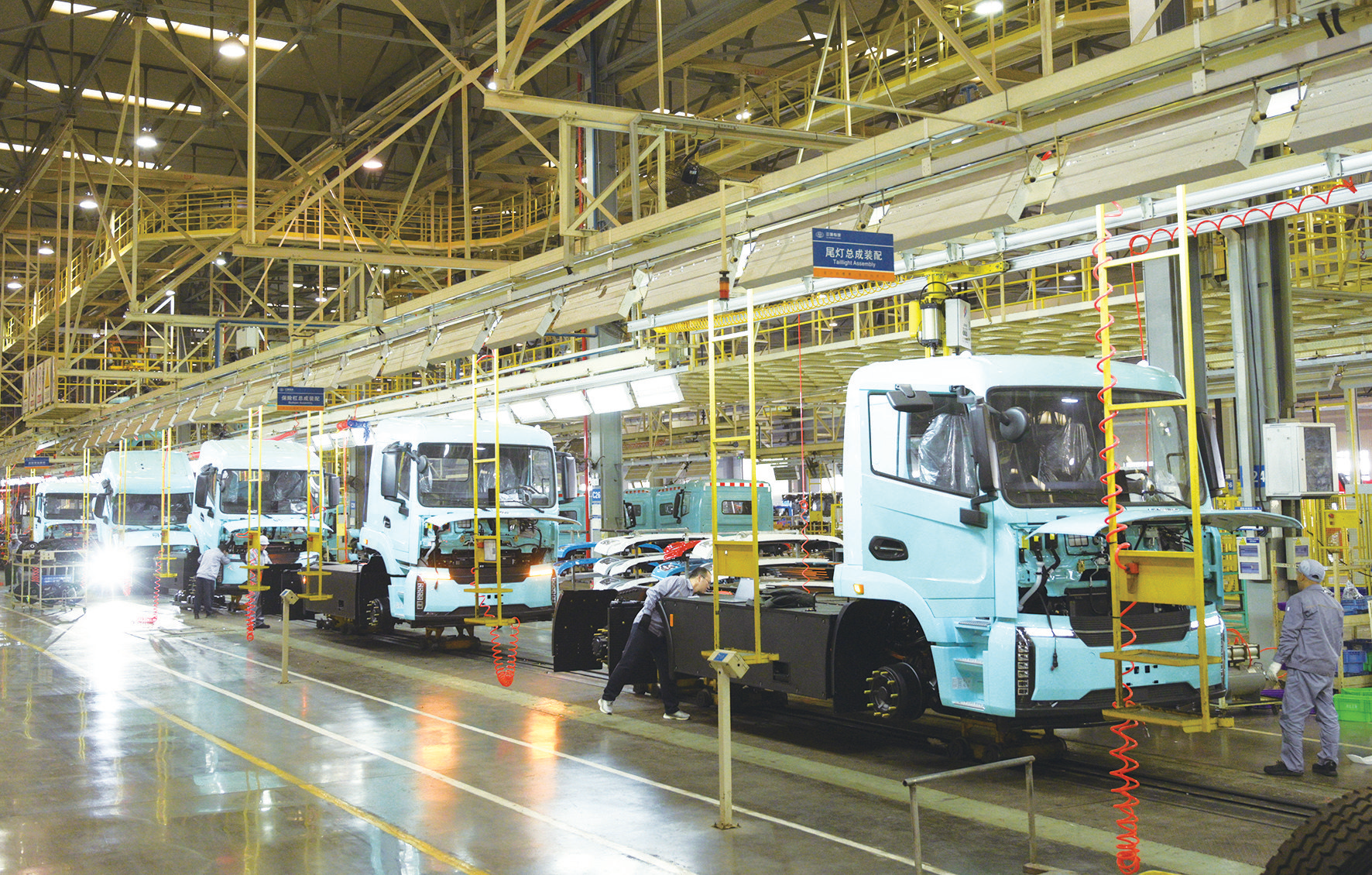 忙生产赶订单 冲刺全年目标