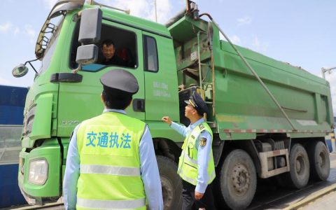 筑牢交通安全防线