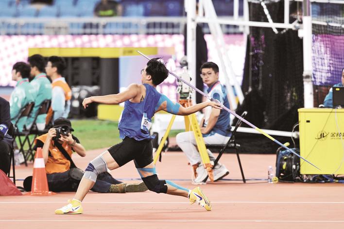 田径体操游泳捷报频传 荆楚军团一日揽得全运四金  男子百米飞人是湖北“眼镜侠”