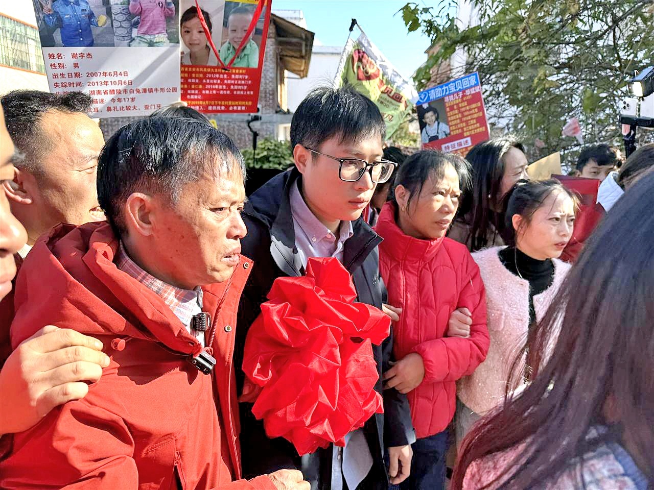 寻子30年得偿所愿 梁三寿夫妇与儿子终团聚