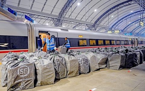 武广间试点开行整列快递高铁 每周双向开行4对  采用“点对点”直达模式