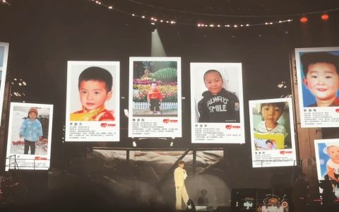 歌手演唱会大屏播放寻亲信息 宝贝回家：艺人工作室主动联系