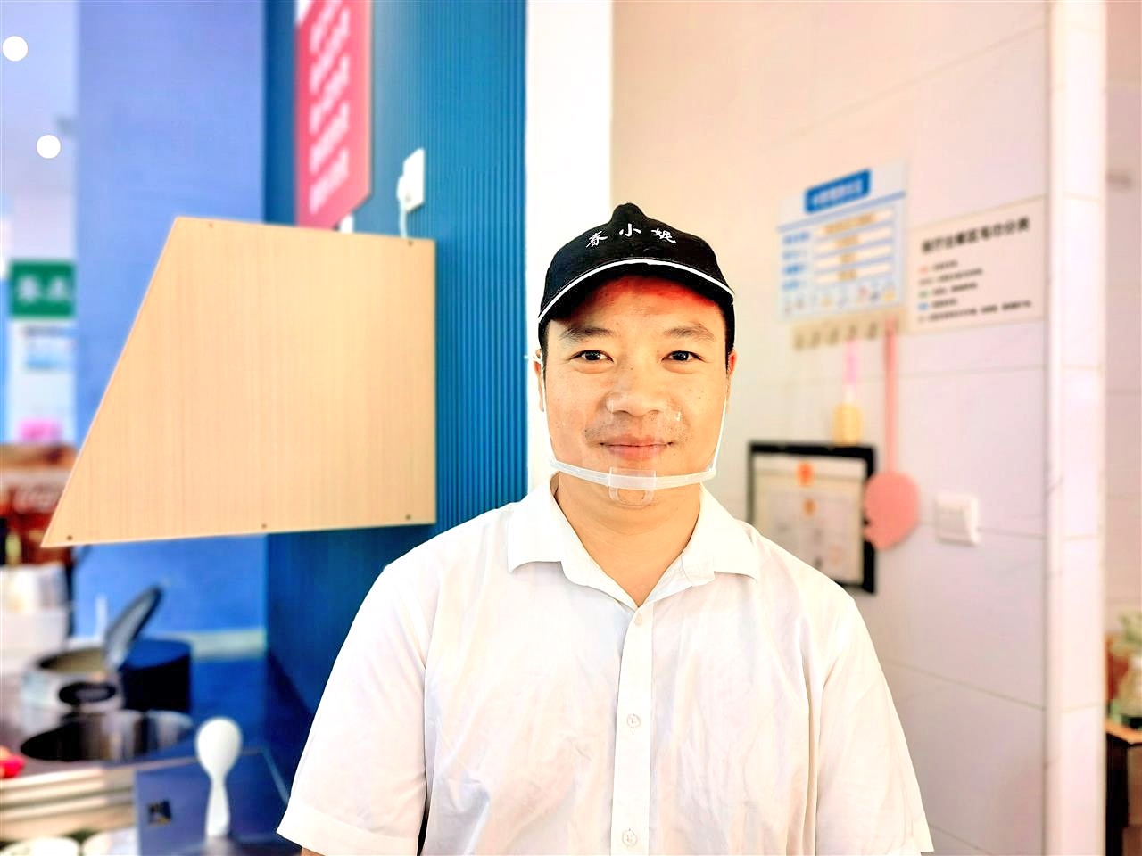 荤素搭配 12元管饱 快餐厅变小哥食堂