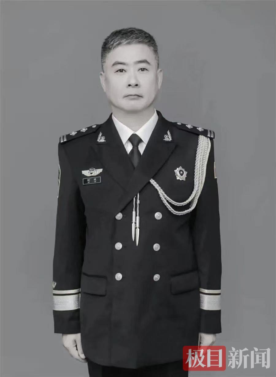 立冬时节慰忠魂，为抓捕嫌疑人英勇牺牲的靳斌烈士今日安葬