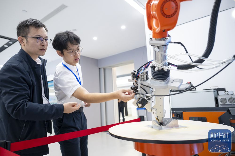 四中全会精神在基层｜从“中国光谷”迈向“世界光谷”