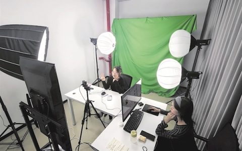 高校建起“校中厂” 直播间成专业课教室 学生实战直播带货单场成交破万元