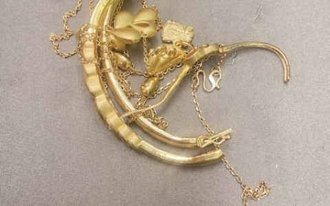 女子变现“结婚三金”收益翻倍 金价高位运行选择落袋为安