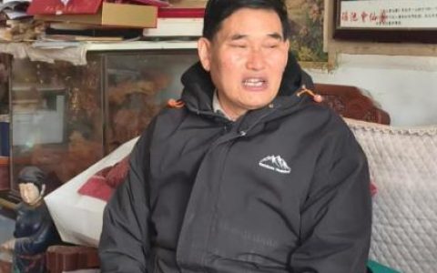 大衣哥称成名前后的生活都很喜欢：主业一直是种地副业是唱歌，经济条件比以前强但付出的也要多得多