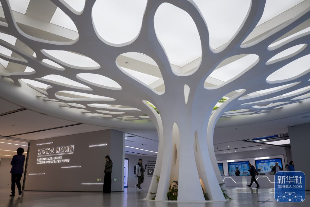 四中全会精神在基层｜从“中国光谷”迈向“世界光谷”