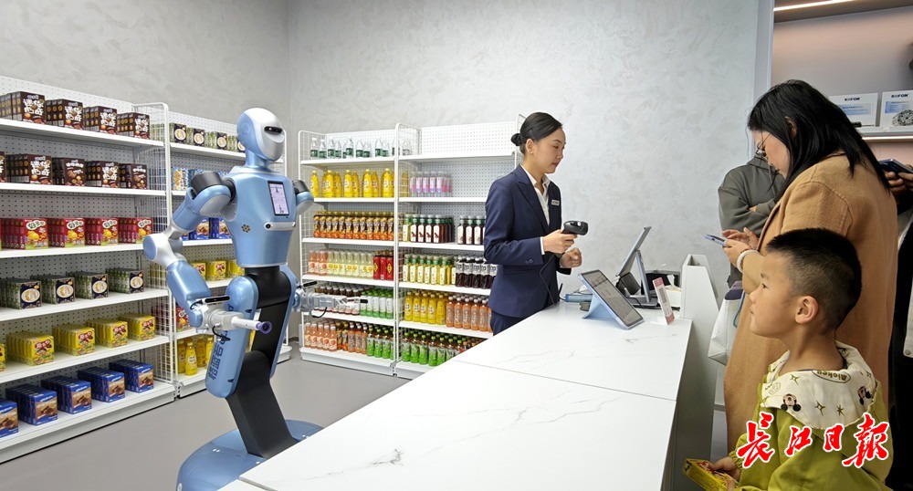 像买车一样买机器人！全国首家人形机器人7S店亮相武汉