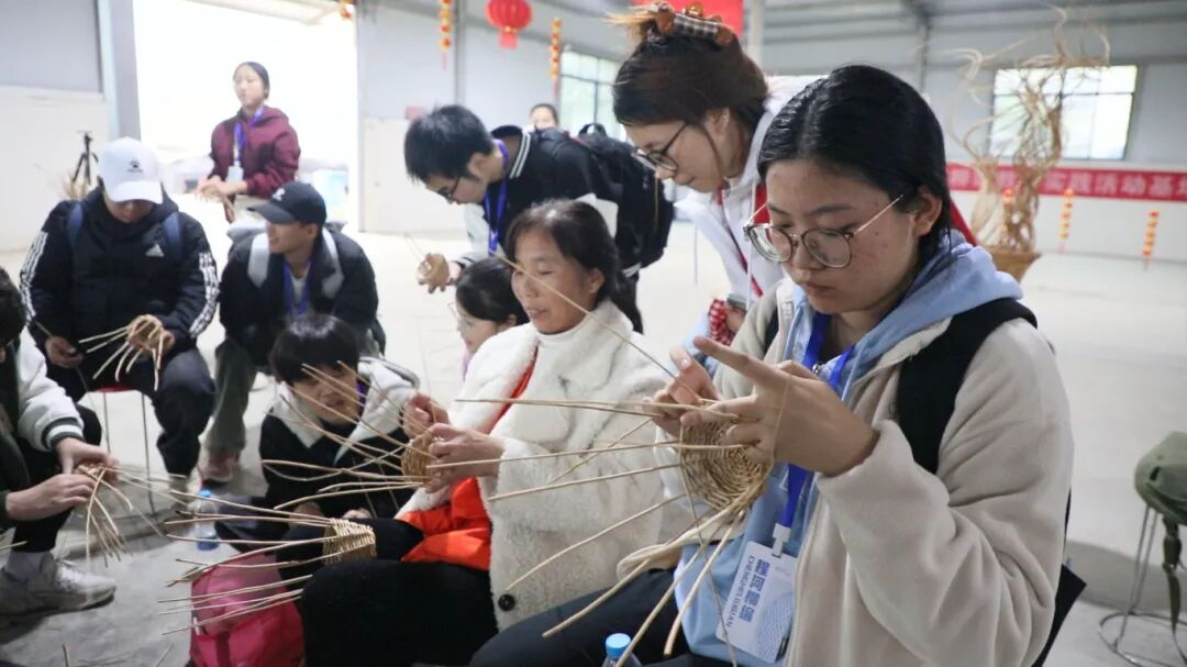 柳条“链”动亿元产值！湖北小镇非遗创新“链”出全会新图景