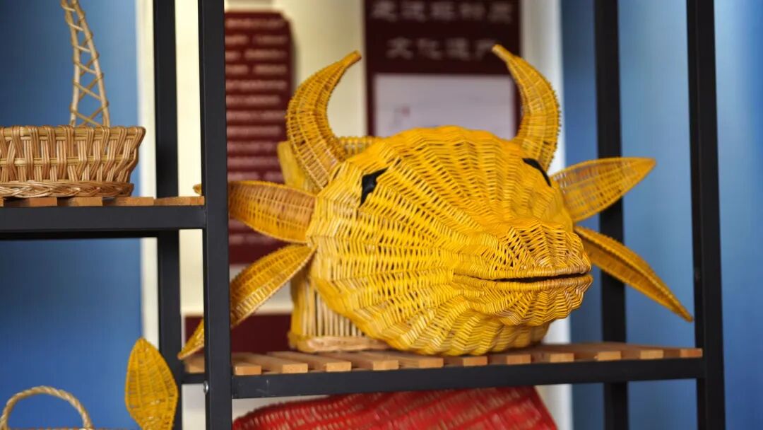 柳条“链”动亿元产值！湖北小镇非遗创新“链”出全会新图景