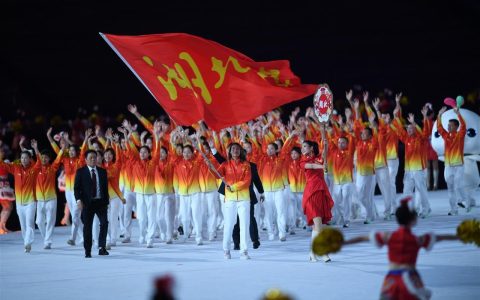 郑钦文摇旗入场！湖北体育代表团亮相十五运会开幕式，湖北健儿已获3金3银2铜