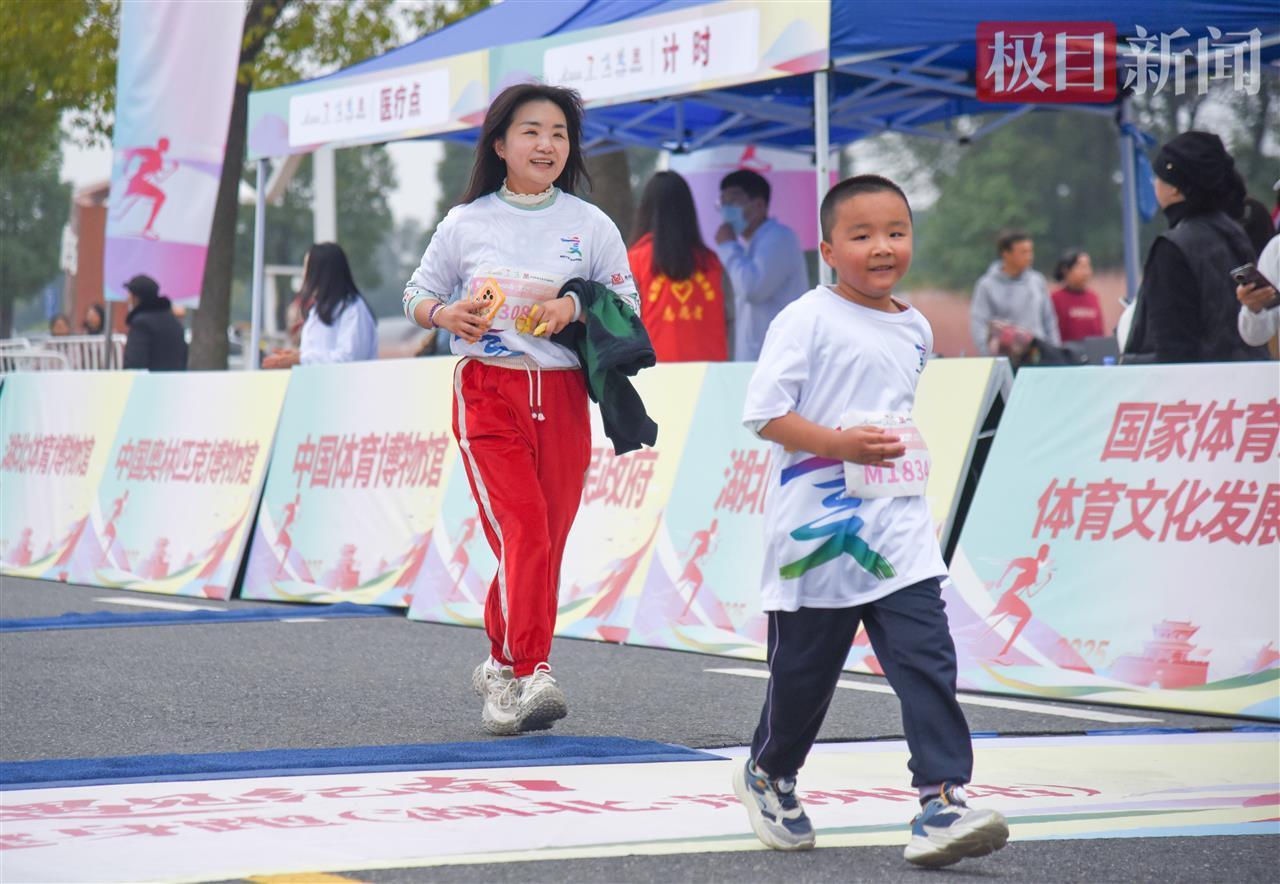 3000多名跑者从楚国跑进现代，湖北荆州全民健身活动让跑友直呼“过瘾！”