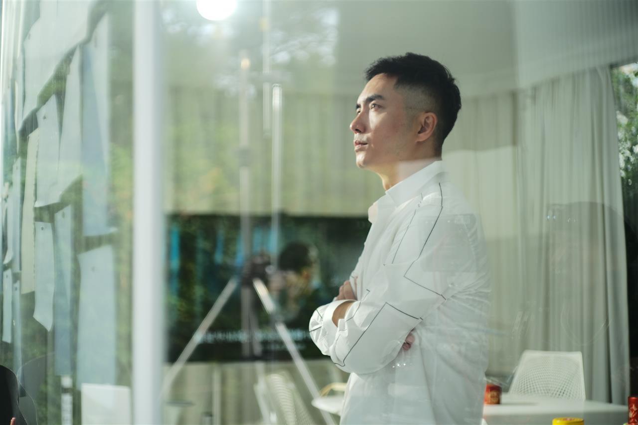 第6次与联合国合作，占了12生肖邮票“半壁江山”，“武汉伢”潘虎设计了联合国2026马年生肖票