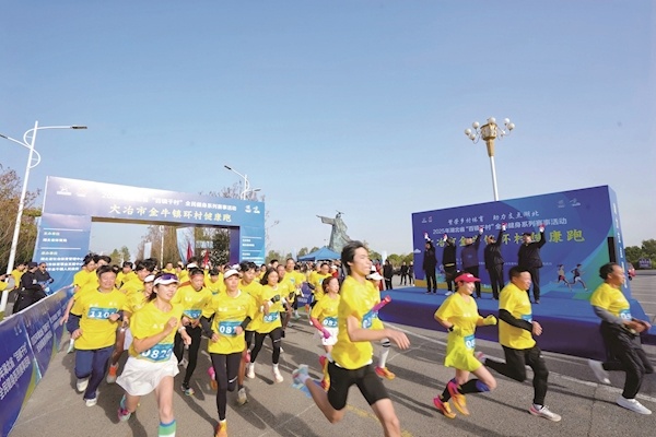 全年举办500余场赛事  吸引近10万群众参与 湖北“百镇千村”全民健身系列赛事收官