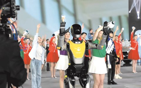 公司从成立到投产仅用了6个月 光谷速度催生“光子”人形机器人