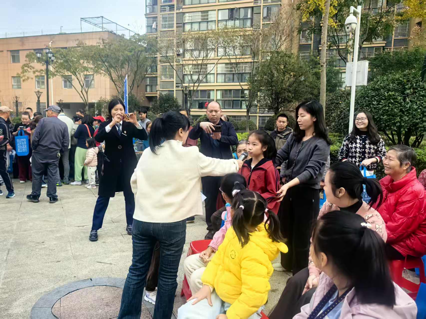 垃圾分类“趣”起来 文明社区“美”起来