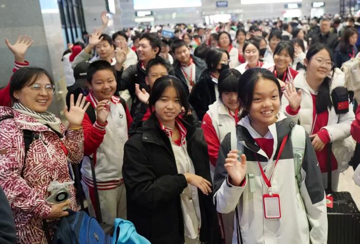 水润京华 缘起十堰 北京千名师生今晨来堰研学