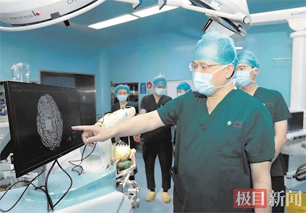 全国首例“医保价”脑机接口手术在汉完成