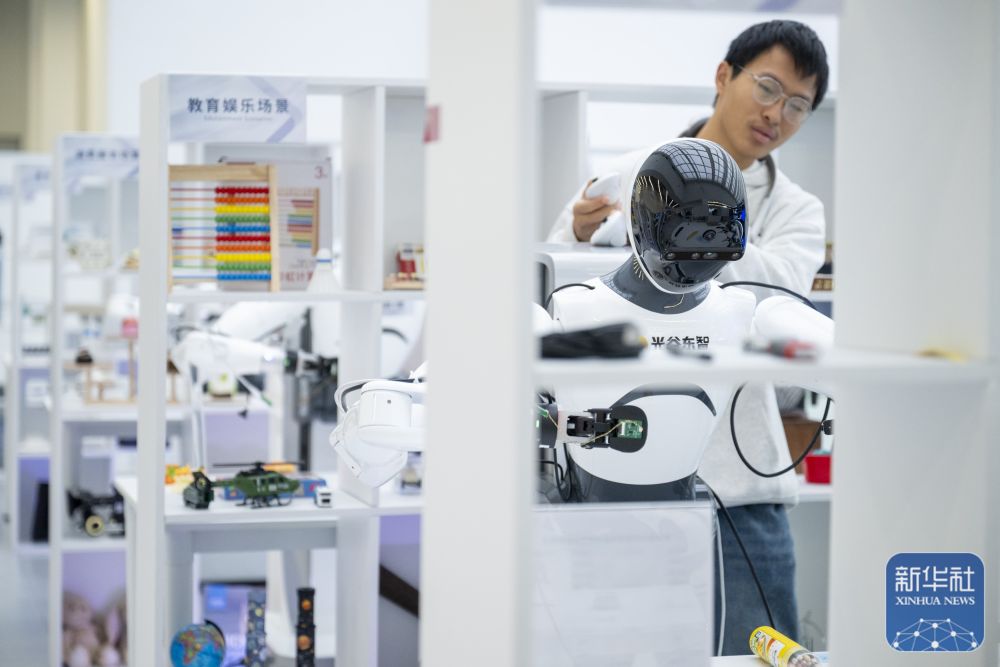 四中全会精神在基层｜从“中国光谷”迈向“世界光谷”