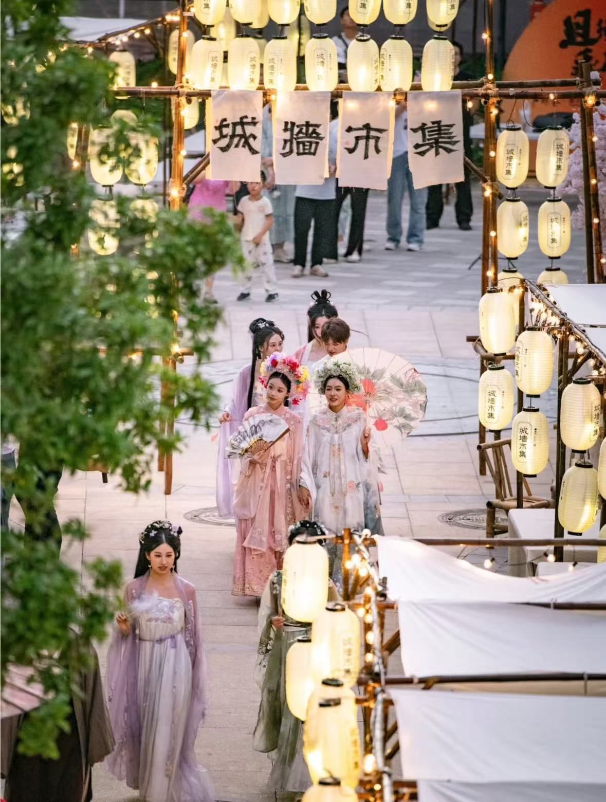 “出片热”背后，一座城市的“集体创作”正在进行