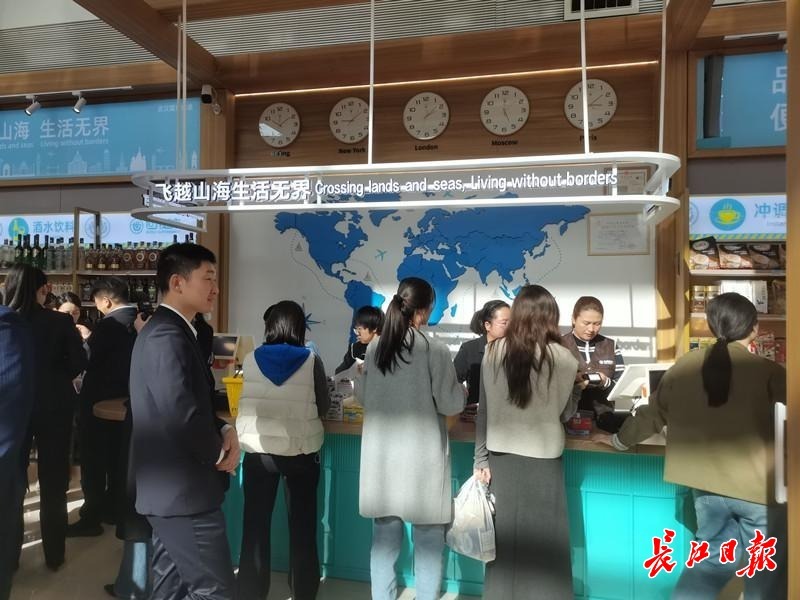 “世界超市”亮相武汉天河机场，源头直采供应30多个国家400多款商品