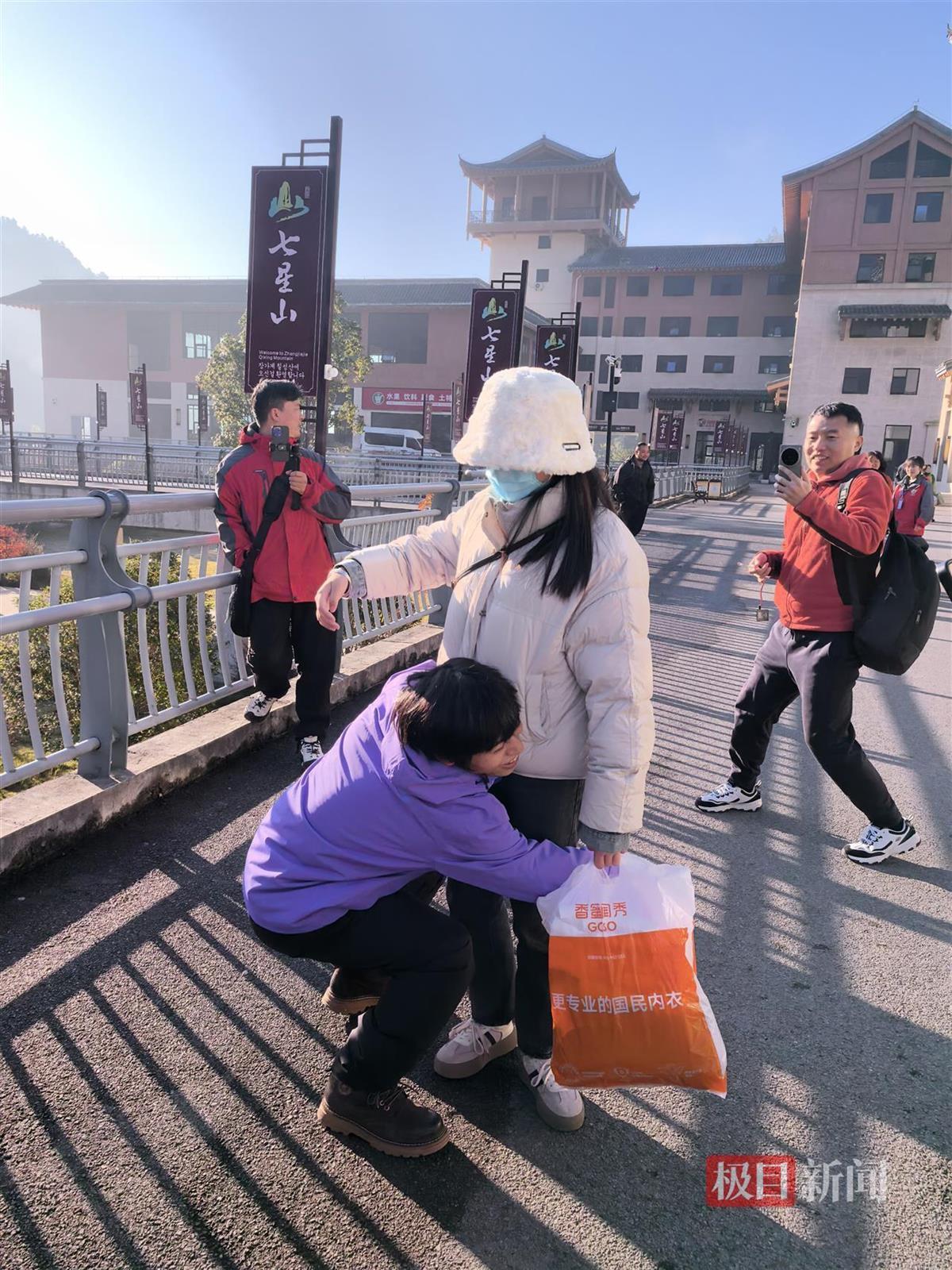 女友到来，林北制造惊喜，“突然出现”一把将她抱起