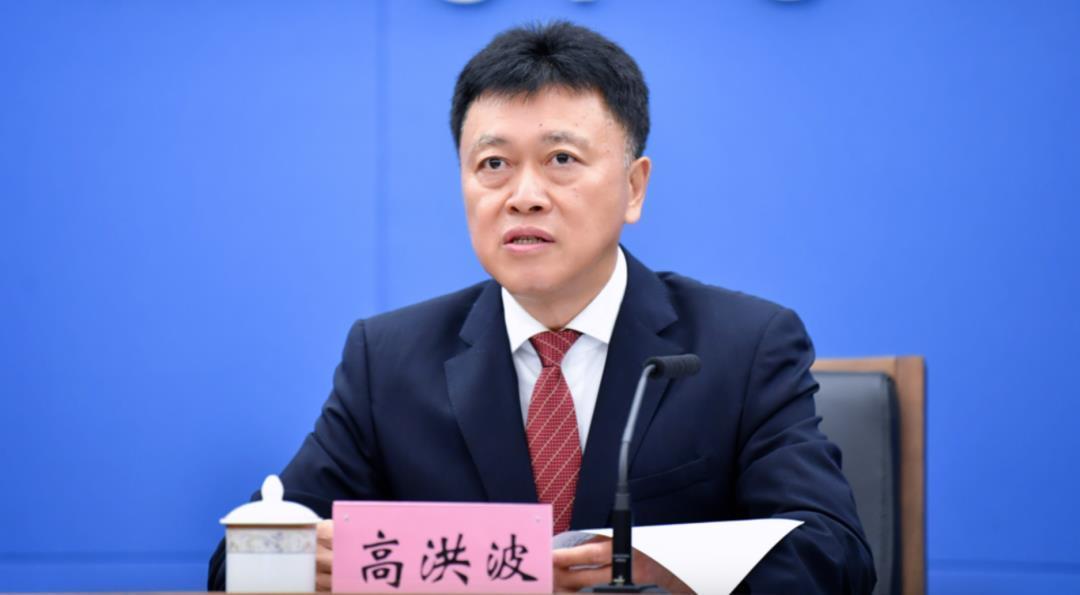 “网红书记”高洪波以1小时48分跑完半马，履新一个月多次现身公开体育活动，抖音账号已有35万粉丝