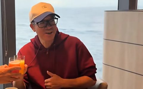 俞敏洪再发长文回应“用员工的血汗钱旅游”：老板也在拼命努力，并承担更大风险；此前被吐槽“老板在南极，员工在加班”