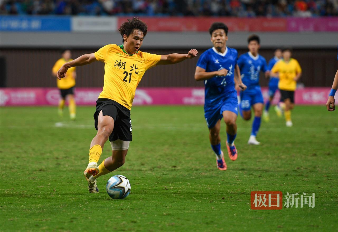 创造历史，相拥而泣！湖北男足U20队勇夺全运会金牌