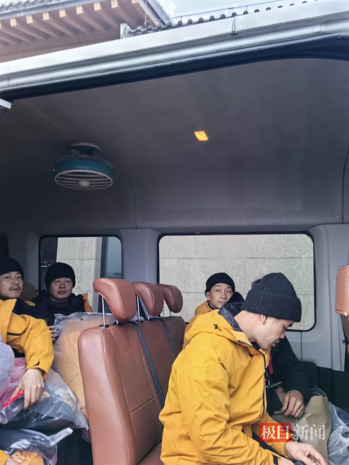 张家界荒野求生今日开始决赛，14名选手斗志昂扬进入深山，决赛场地海拔有所降低